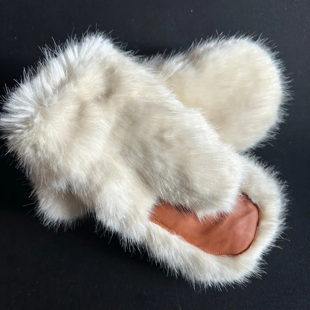 Women's Universal Thread Faux Fur Mittens